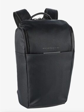 NWT🔖🏎️🎒
Porsche Design Essential Collection Backpack Black